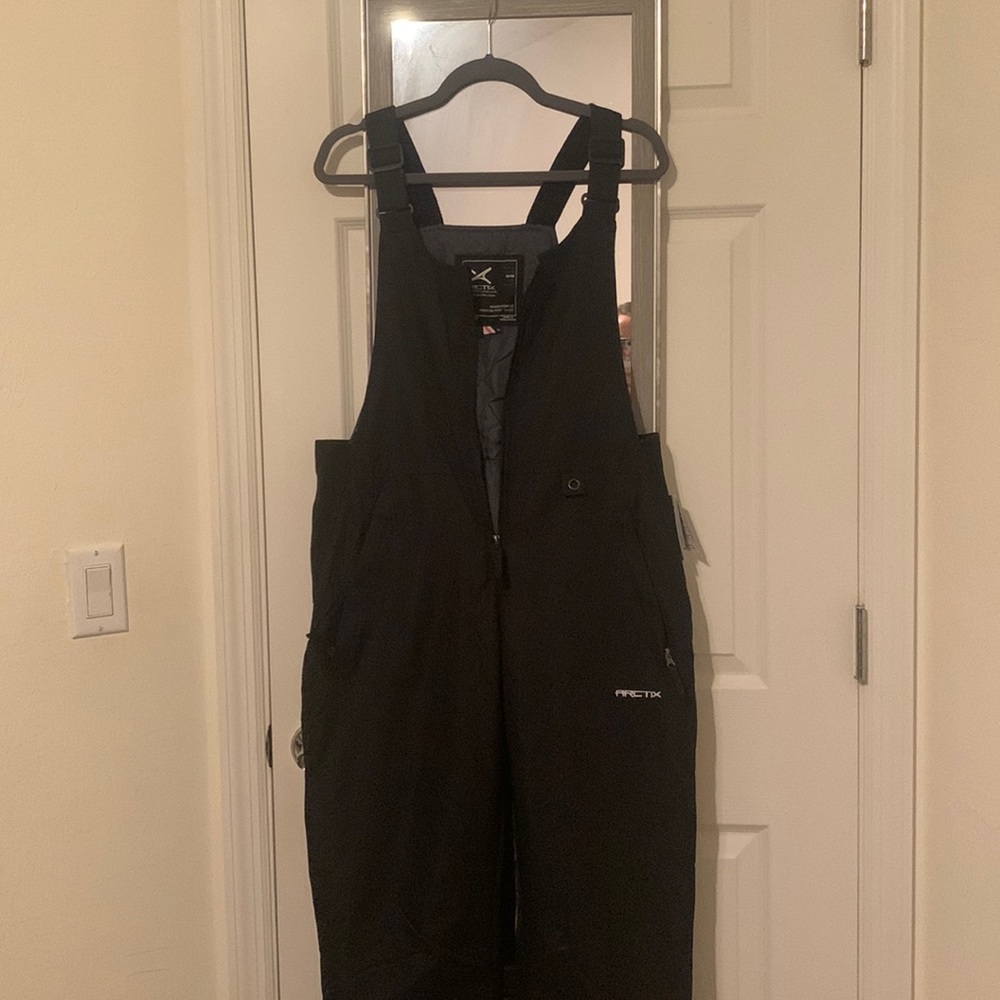 Black ski bib. Worn once. Has pockets. Very insulated and comfy